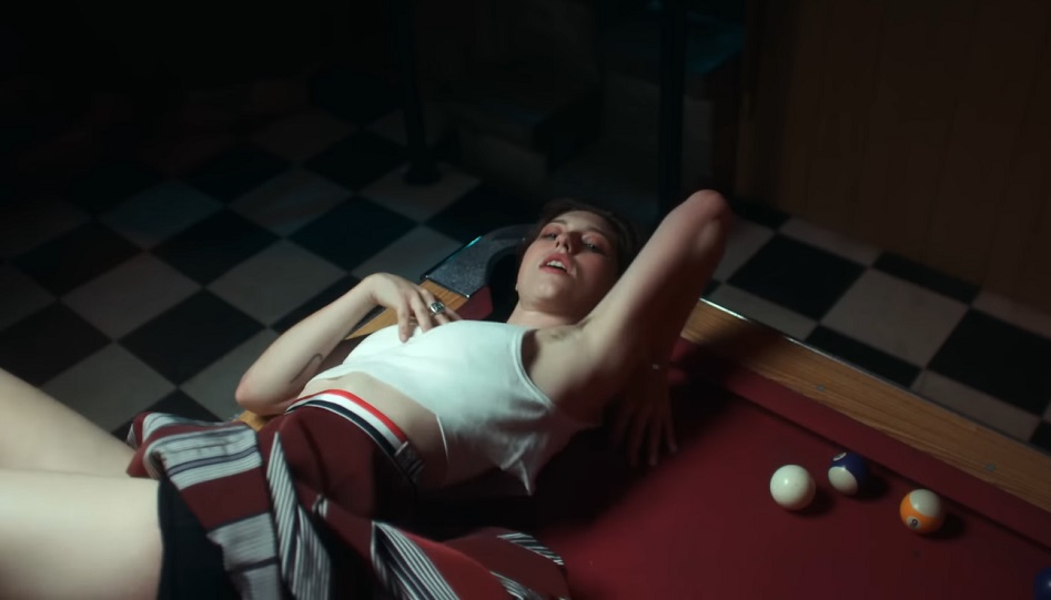 Mais autêntica do que nunca, King Princess fala de suas forças e fraquezas em duas novas canções