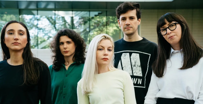 Alvvays supera imprevistos, solta nova música e anuncia disco para outubro