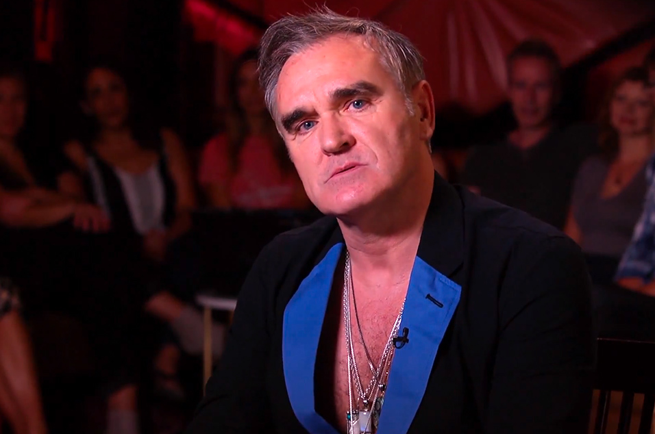 Look back in anger: Morrissey mostra nova música sobre o “11 de setembro da Inglaterra” e dispara até contra o Oasis