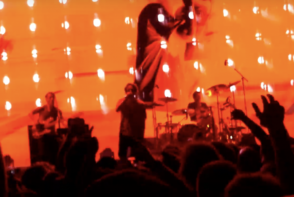 A grande volta aos shows do Rage against the Machine. E que Deus nos proteja!