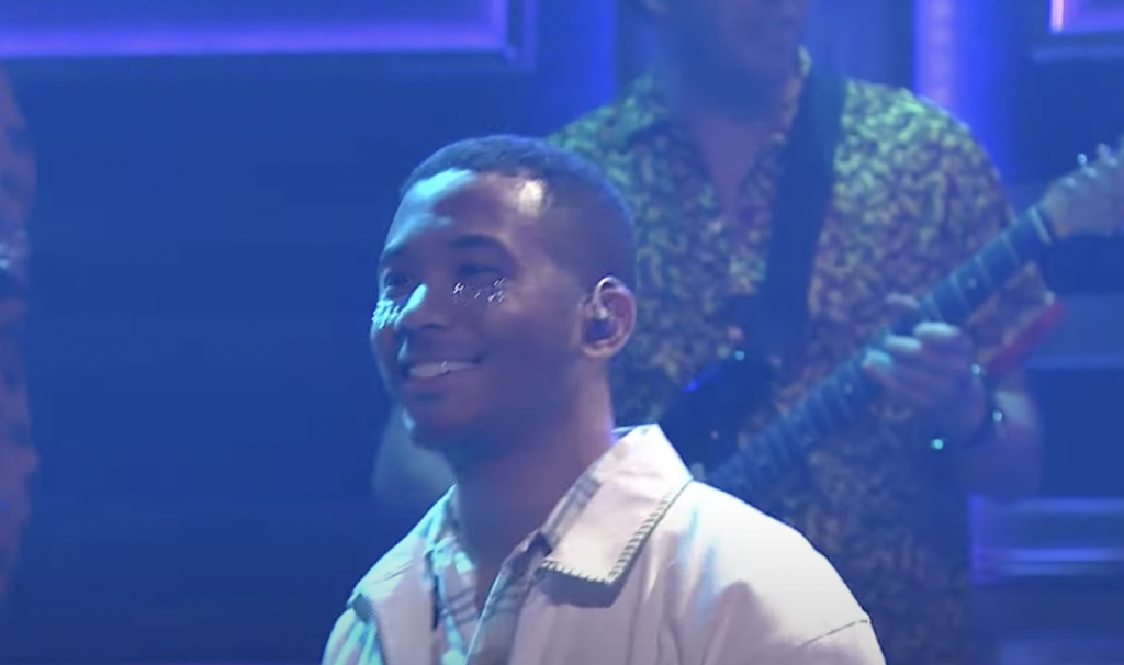 Toro y Moi no Jimmy Fallon. Death Cab for Cutie no Stephen Colbert