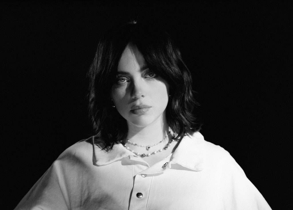 Billie Eilish e os violões. Cantora fenômeno lança single de surpresa, com duas músicas