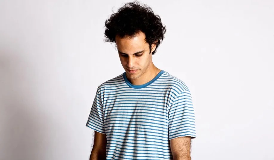 Lá vem o Four Tet com mais músicas novas. Sim, no plural. Confira as inéditas “Mango Feedback” e “Watersynth”