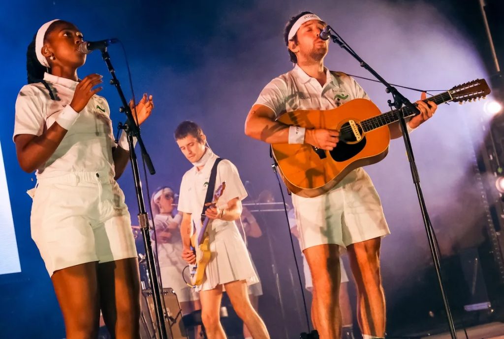 I don’t wanna waste your time… Blood Orange e Fleet Foxes prestam homenagem aos Strokes com covers de “Under Control”