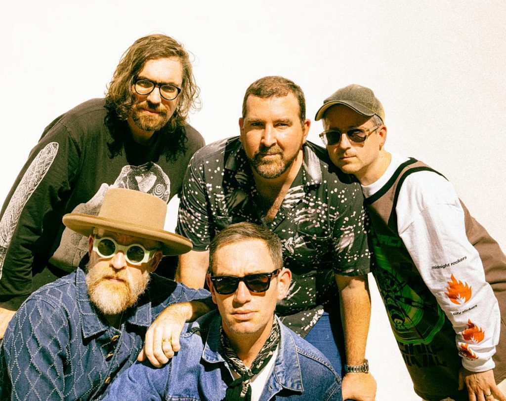 É indie, é dance, é obscuro. Saiu “Freakout/Release”, o oitavo disco de estúdio do Hot Chip