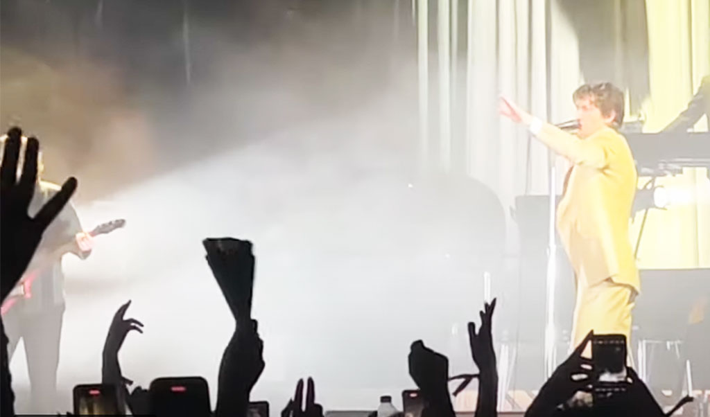 A volta do Arctic Monkeys. Show na Turquia teve música rara