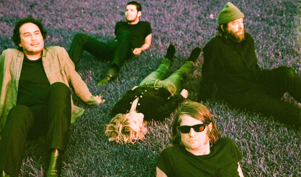 Black Angels dispara contra os “descartáveis” em novo single