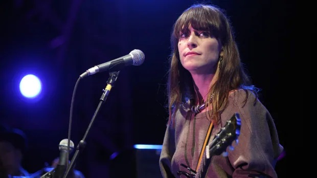 Eita! Diante das acusações de assédio sexual envolvendo Win Butler, Feist abandona turnê do Arcade Fire