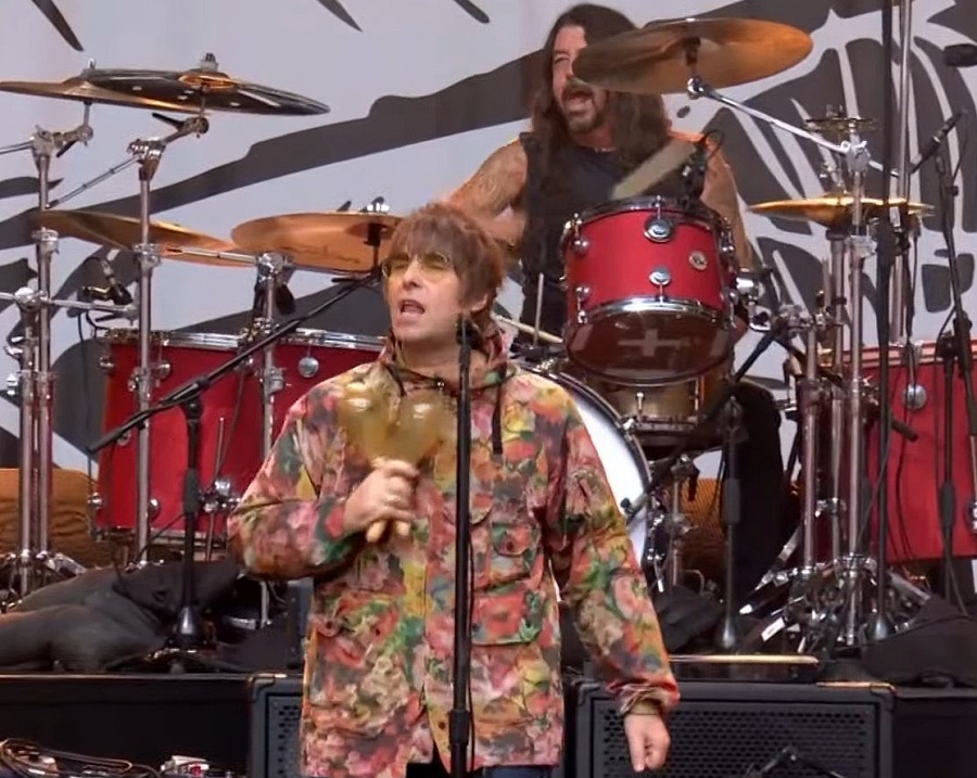 Em tributo ao baterista Taylor Hawkins, Foo Fighters volta aos palcos tocando Oasis com o Liam Gallagher