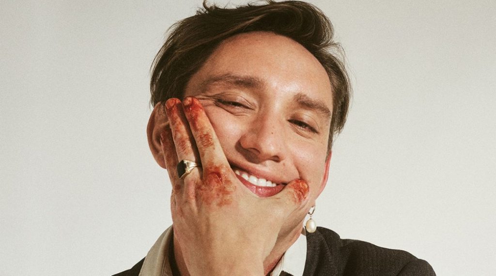 Oliver, Sim! Ouça “Hideous Bastard”, o primeiro, revelador e tocante disco solo do músico do The XX