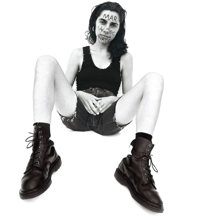 PJ Harvey faz uma limpa nas gavetas e anuncia projeto com 59 faixas raras