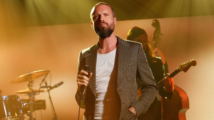 Father John Misty solta EP ao vivo, com cover de Stevie Wonder e tudo