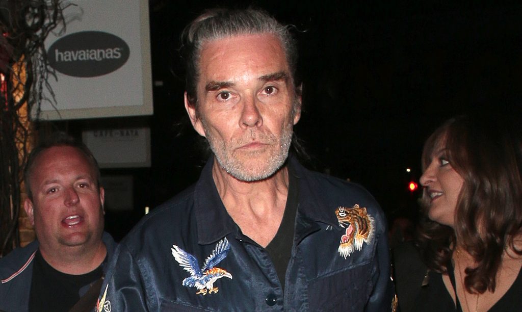 Xiii… Ian Brown faz shows sem banda, deixa a galera pistola e está sendo cancelado na Inglaterra