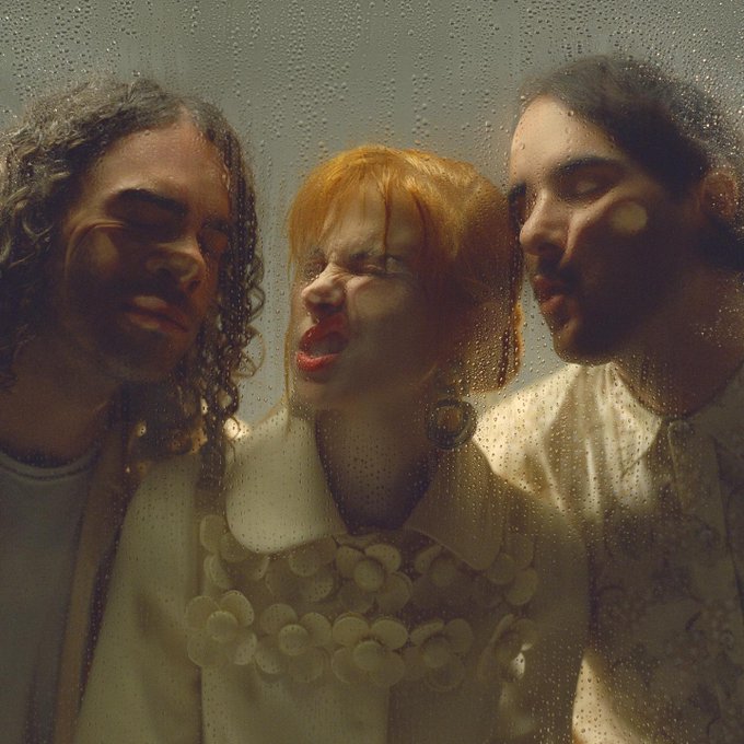 Paramore se reinventa em novo single e dá pontapé ao ciclo “mais feliz da banda”