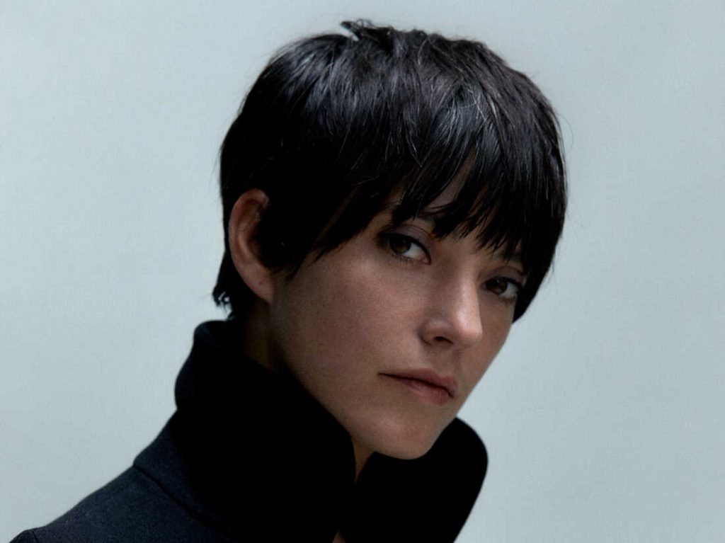 Com duas músicas inéditas, Sharon Van Etten anuncia relançamento do álbum lançado há… seis meses. Confira uma delas, “Never Gonna Change”