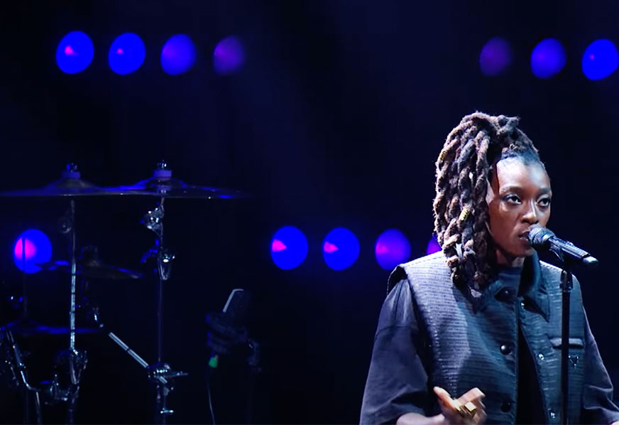 Little Simz ganha o Mercury Prize e canta na premiação. Wet Leg, Yard Act e Sam Fender também se apresentam ao vivo