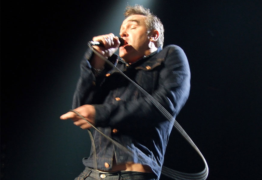 Olha ele aí. Morrissey vai lançar disco novo (menos na Inglaterra) com Iggy Pop e Miley Cyrus nos vocais e uns chili peppers na banda