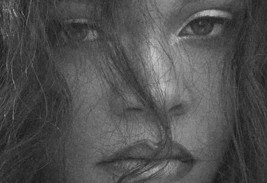 A volta de Rihanna, com a  balada sofrida “Lift Me Up”, primeira música inédita em seis anos