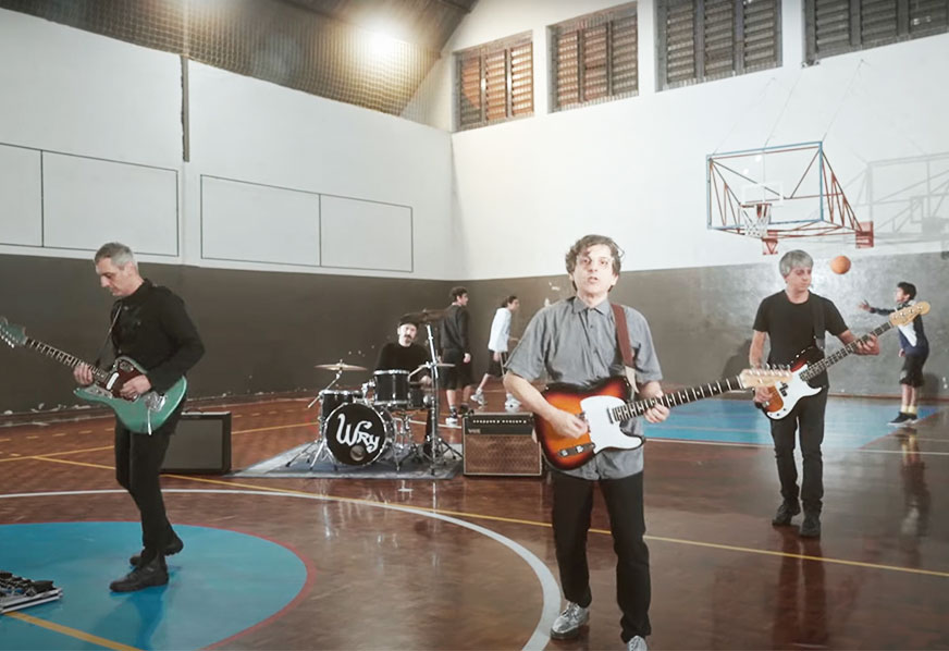 CENA – Banda Wry encara um basquete em novo vídeo. Hein?