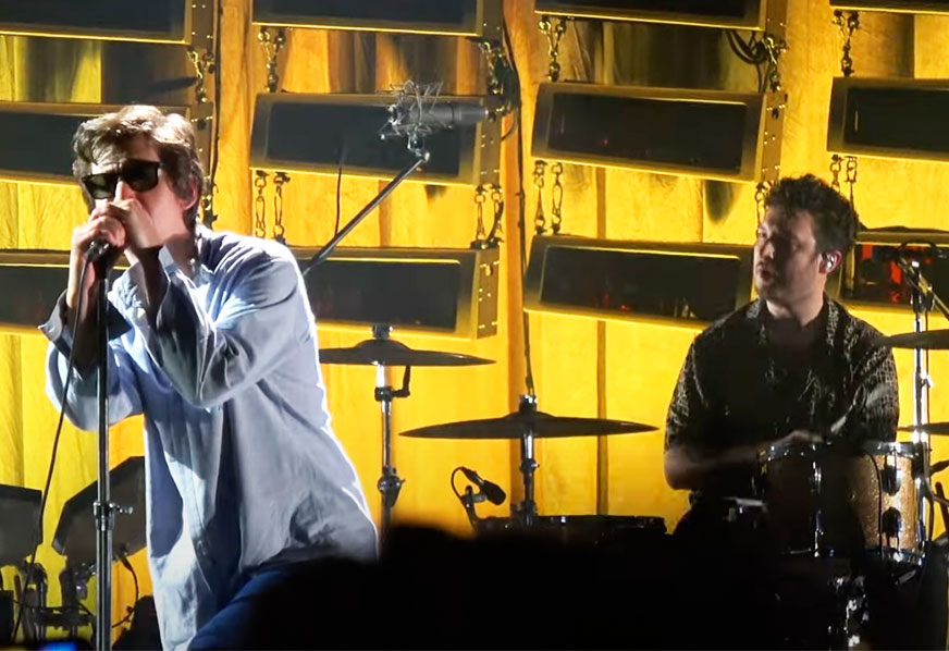 Em show de 21 músicas no Rio, Arctic Monkeys toca quatro do disco novo. Incluindo “Sculptures of Anything Goes”, pela primeira vez ao vivo. Hoje é em SP