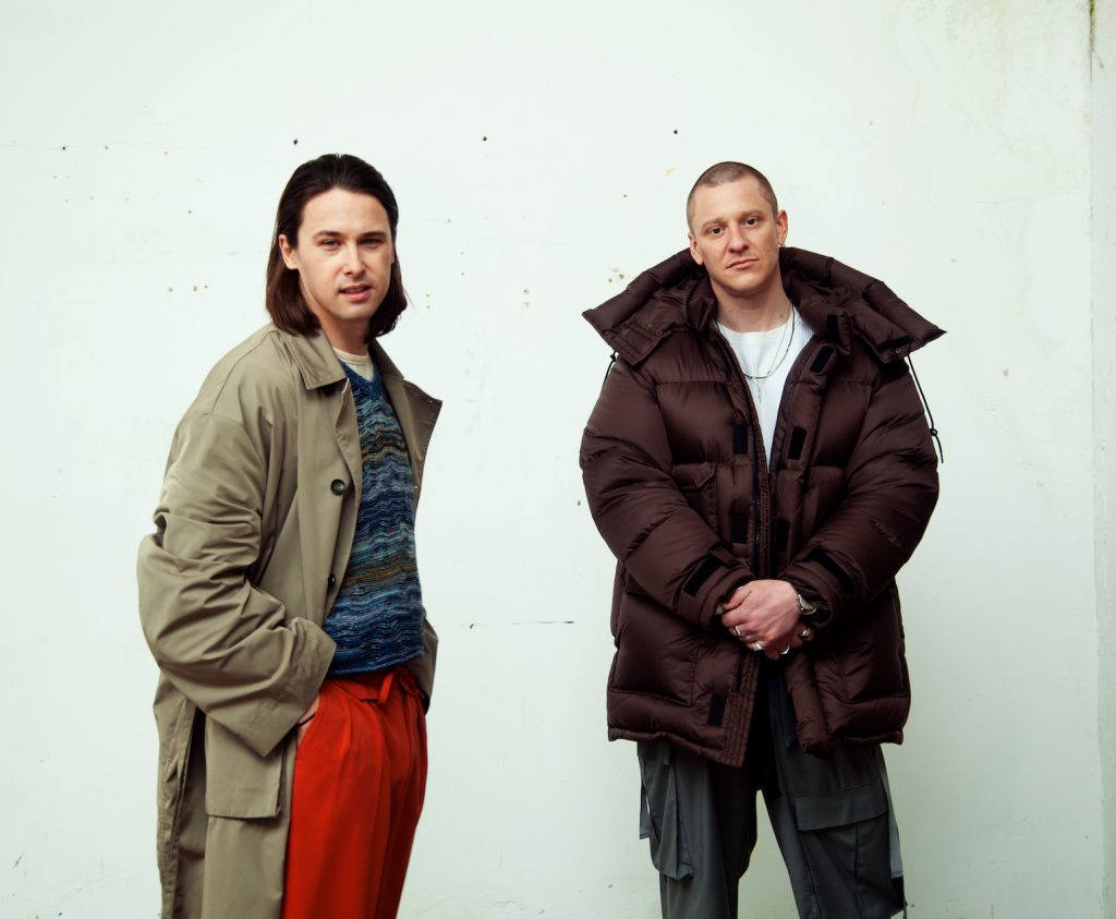 POPLOAD ENTREVISTA: JUNGLE. Falamos com Josh Lloyd-Watson sobre o disco novo, “Loving in Stereo”, que sai nesta sexta-feira