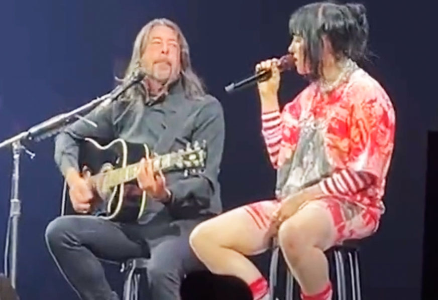 Dave Grohl aparece para cantar sobre o “herói” Taylor Hawkins em show da Billie Eilish em LA. Phoebe Bridgers teve seu momento também