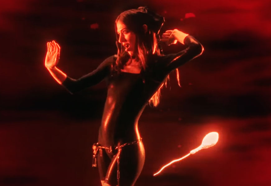 Mil Carolines Polacheks no vídeo lindo de “Welcome to My Island”