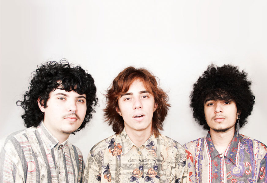CENA – Se joga no Hoovaranas, trio psicodélico do Paraná, que lança single novo, com uma pequena ajuda de um boogarin