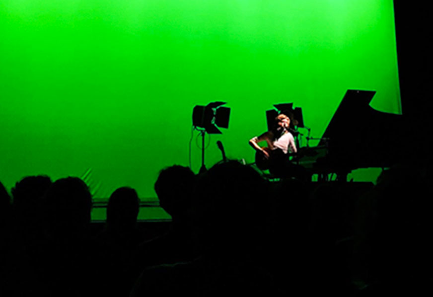 CENA – O ano dourado de Tim Bernardes. E os shows no Theatro Municipal