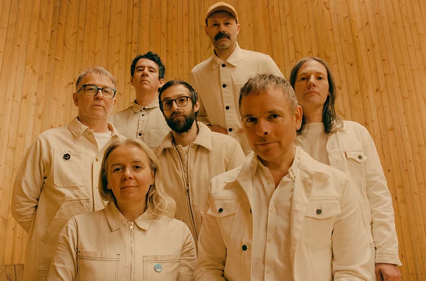 Feliz 2023, ainda. De surpresa, Belle & Sebastian anuncia disco para a próxima sexta e libera novo single