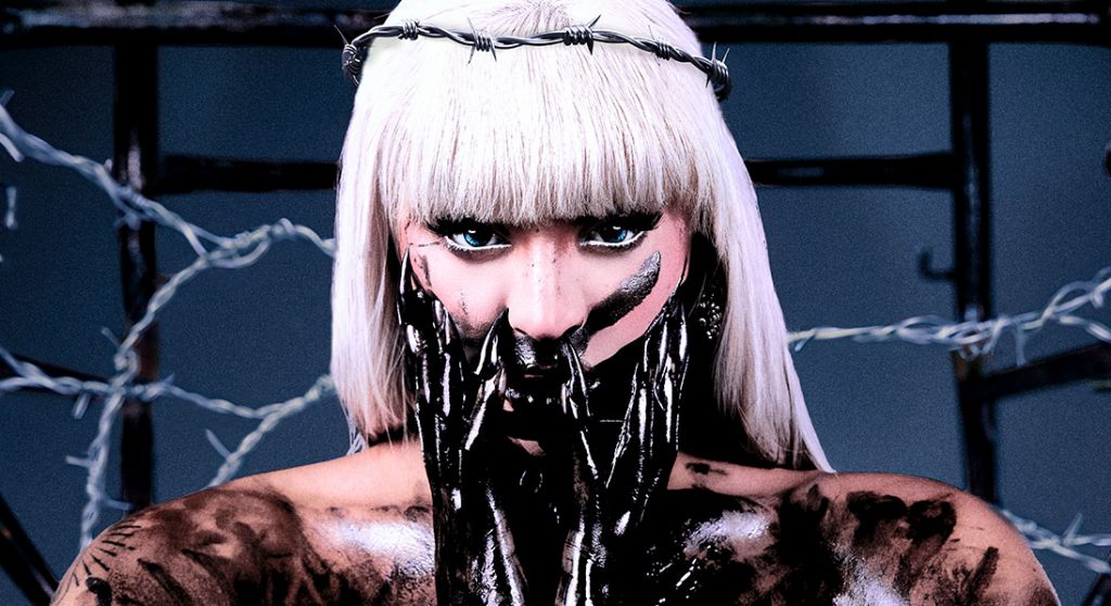 CENA – Pabllo Vittar chama Anitta e Gloria Groove para a sua “Noitada”, álbum novo a ser lançado… hoje à noite. Leia ela falando sobre o disco novo, sobre a noite em si, o show do Coachella, metal, Charli XCX e sua leveza de ser