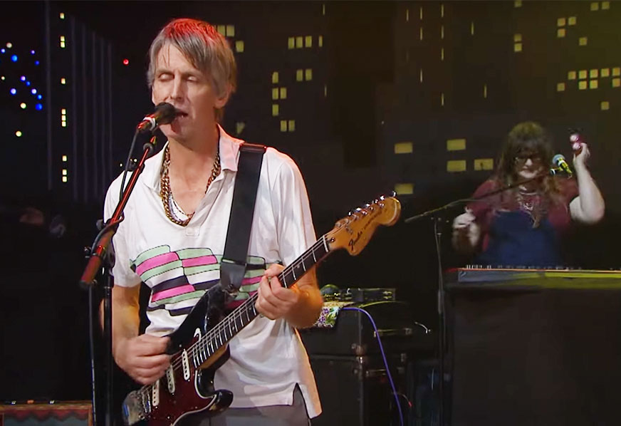 Você viu o cabelo do baterista? Pavement toca “Cut Your Hair” no Austin City Limits