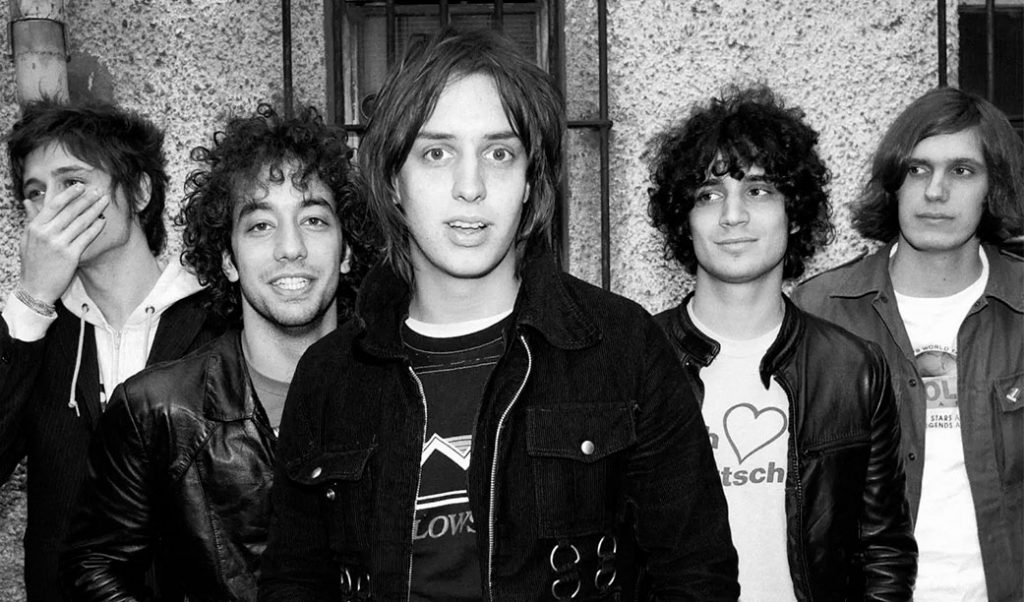 Strokes lançam caixa de singles de quando “salvou o rock”. Mas isso interessa a seu público mais novo?