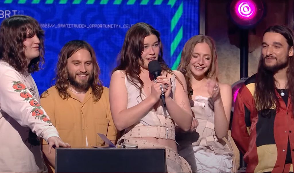 Popnotas 2 – O Cavalo Marinho fofo do Compositor Fantasma. Wet Leg faturando o Brits e zoando (!) o Arctic Monkeys. Tennis de manhã na TV americana. E um vídeo que envolve os Carpenters, o Burt Bacharach e o Ed Sullivan