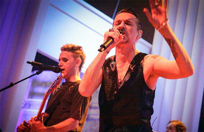 Perto de lançar primeiro disco em seis anos, Depeche Mode mergulha na escuridão no novo single “My Cosmos Is Mine”