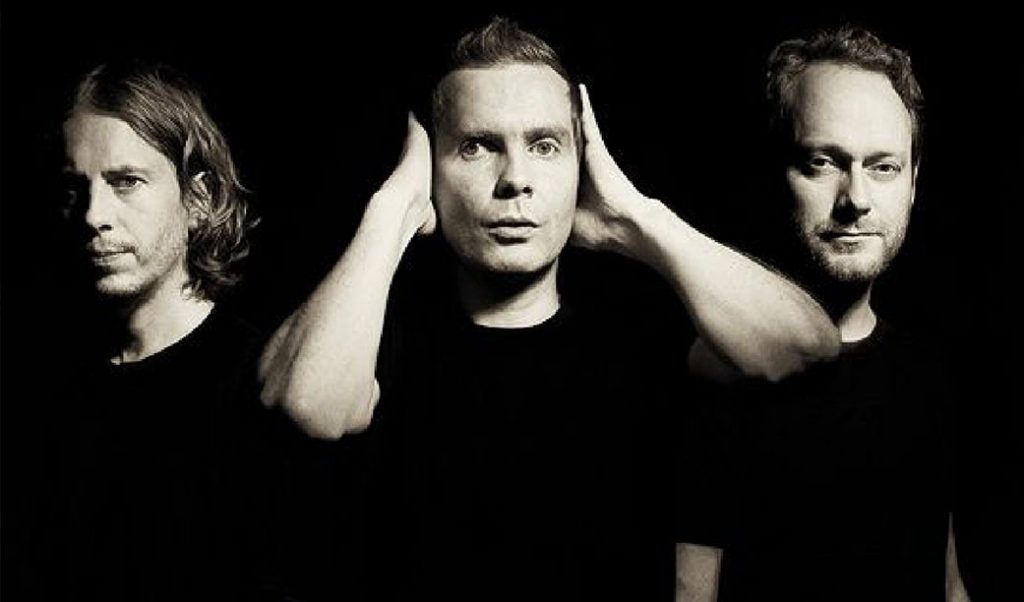 Popnotas –  Sigur Rós promete primeiro disco em uma década. Bono e The Edge tocam ABBA com orquestra. Phoenix bota a Clairo em novo remix