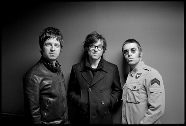 Depois de homenagear Bruce Springsteen e Bob Dylan, o polêmico Ryan Adams reconstrói disco clássico do Oasis