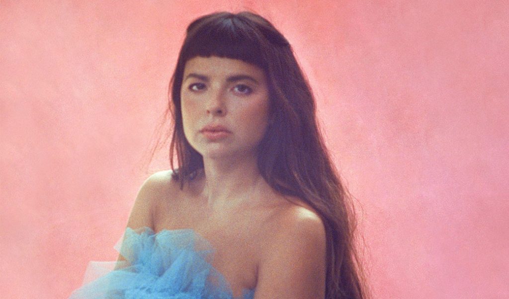 CENA – Os outros desejos de Julia Mestre. O que achamos de “Arrepiada”, seu novo disco solo