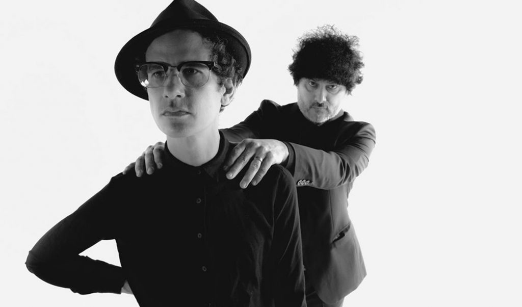 The Mars Volta muda a rota para salvar seu pior disco. Ouça o (agora sim) interessante “Qué Dios Te Maldiga Mí Corazón”