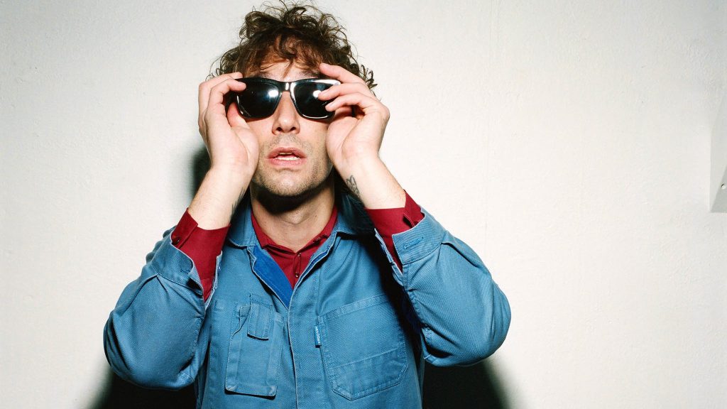 O Albert Hammond Jr pirou. Ainda bem! Guitarrista dos Strokes libera oito (!!!) músicas do seu próximo disco solo