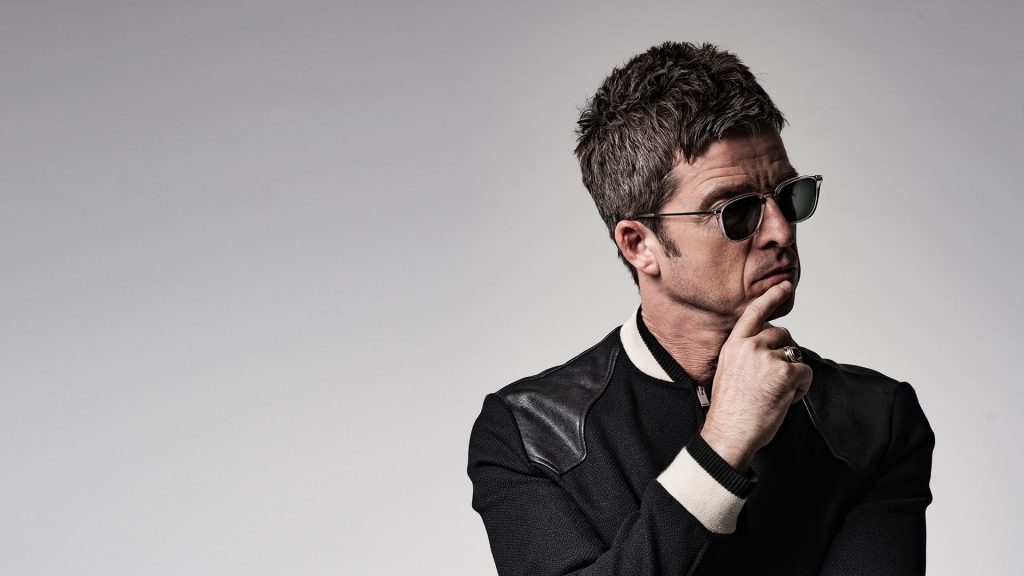 Noel Gallagher contempla o lado bom da vida em “Open The Door, See What You Find”, último single do álbum que será lançado sexta-feira
