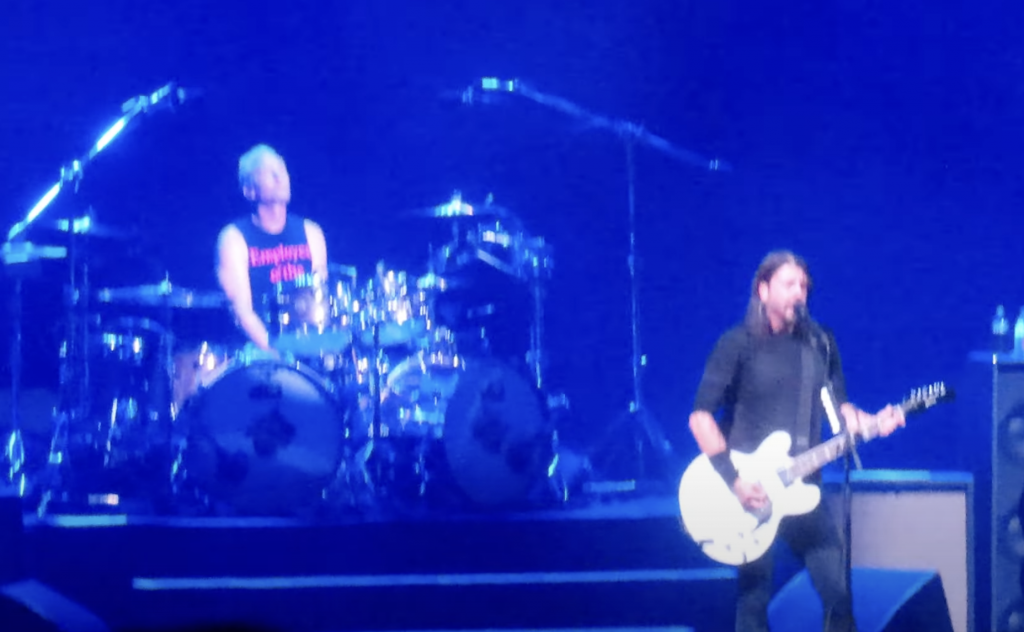 Agora sim, Foo Fighters dá a largada para o novo recomeço. E com música nova acoplada