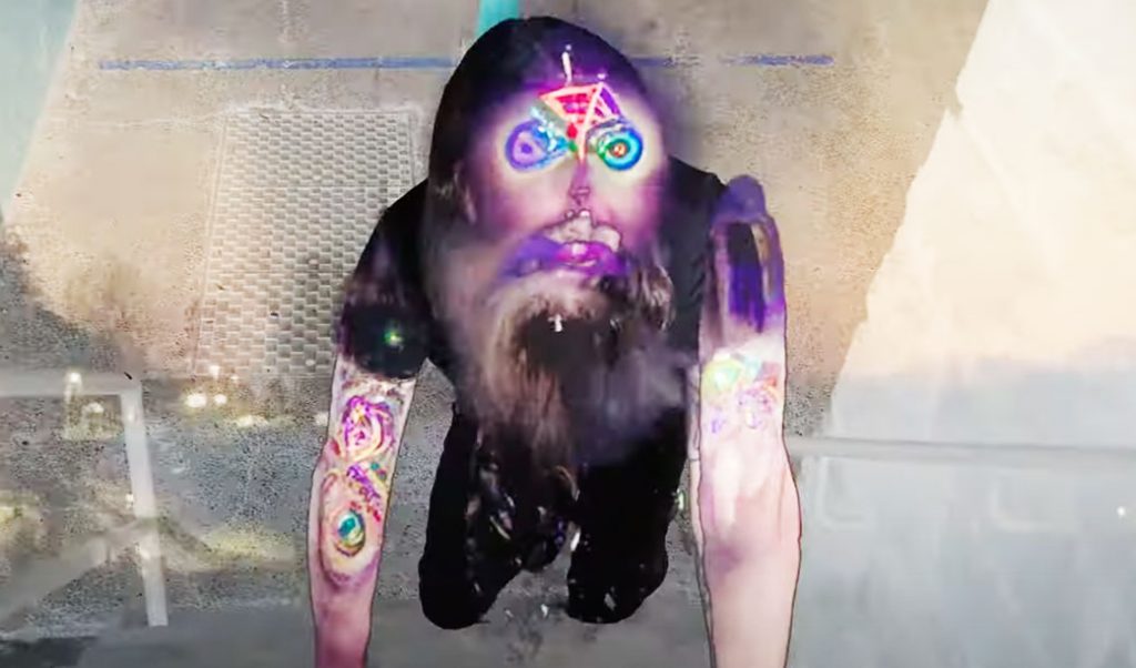 Foo Fighters e a nova “The Teacher”, de vídeo psicodélico. E fazendo graça com o Nine Inch Nails ao vivo