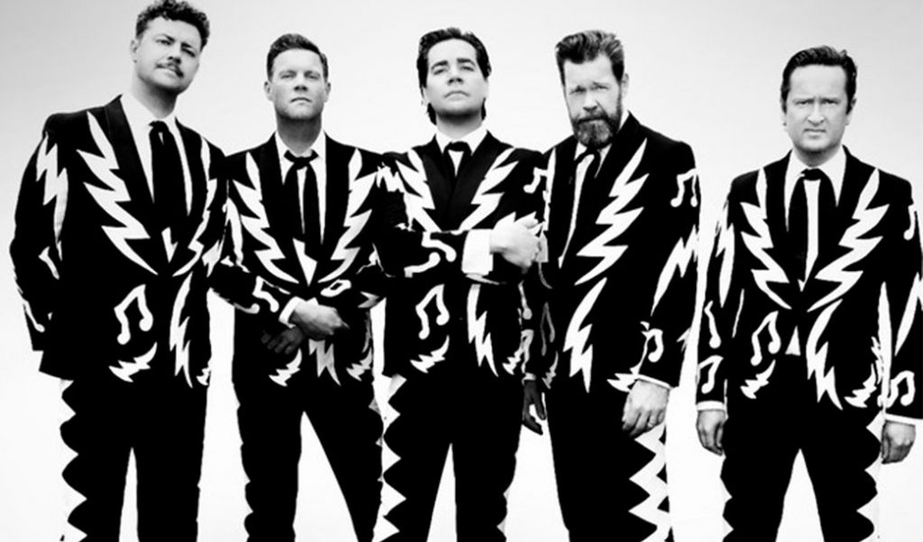 Explosiva e intencionalmente imatura: a volta do incansável The Hives com música nova e o primeiro álbum em mais de uma década