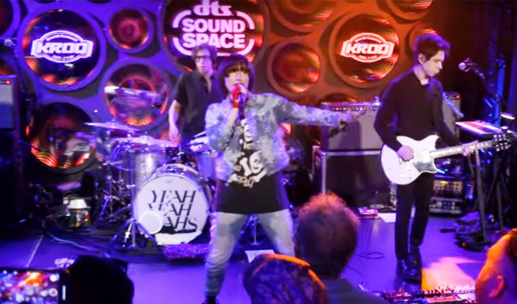 Yeah Yeah Yeahs toca clássicas e as do disco novo em session na Califórnia