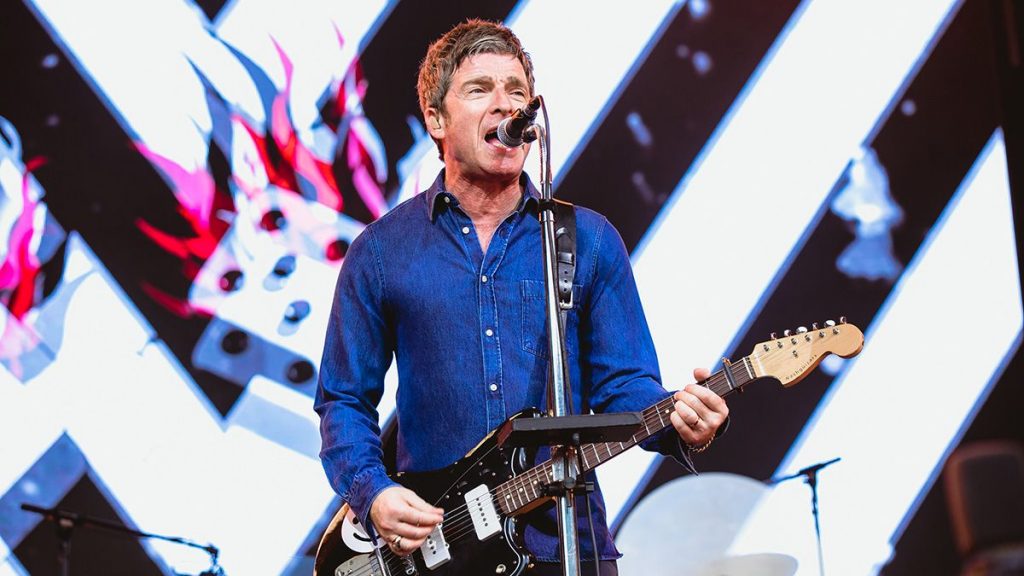 Música inédita “do Oasis”, a melhor “Live Forever” da história e covers de John Lennon e Bob Dylan. Estamos aqui pelo lado-b do novo disco de Noel Gallagher