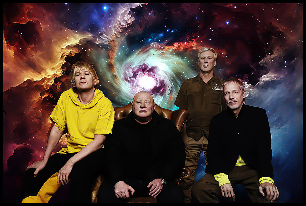 Feliz 1992! Mantra of the Cosmos, a banda com figurões da cena inglesa dos anos 90, estreia com a boa e esquisita “Gorilla Guerilla”