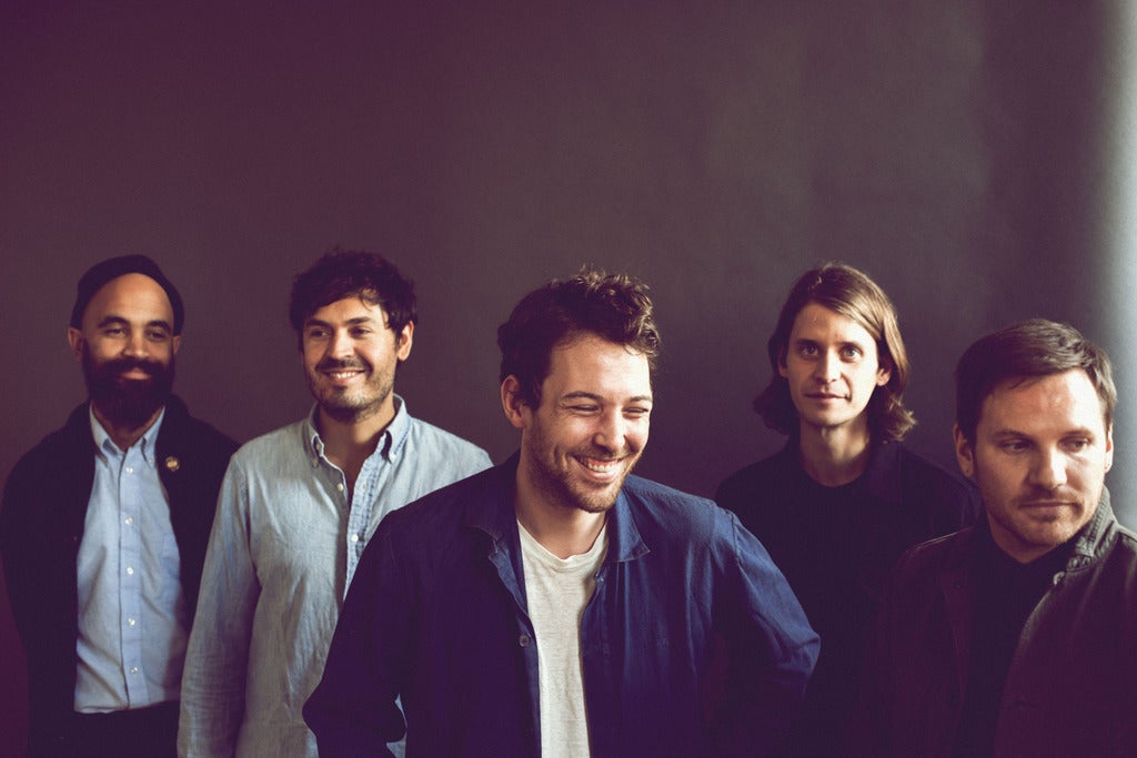 Fleet Foxes divulga covers de Joni Mitchell e The Strokes. “Pior”: ambas ficaram lindas!