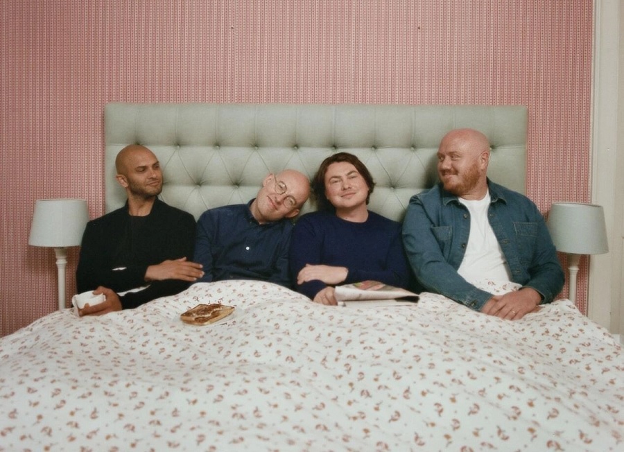 Com o Damon Albarn no meio, Bombay Bicycle Club anuncia novo disco para outubro e solta o single “My Big Day”