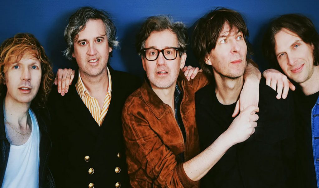 Popnotas – Beck e Phoenix lançam música juntos. Outra estreia ao vivo de canção nova do Queens of the Stone Age. E meia hora de Bobby Lees no gás absurdo